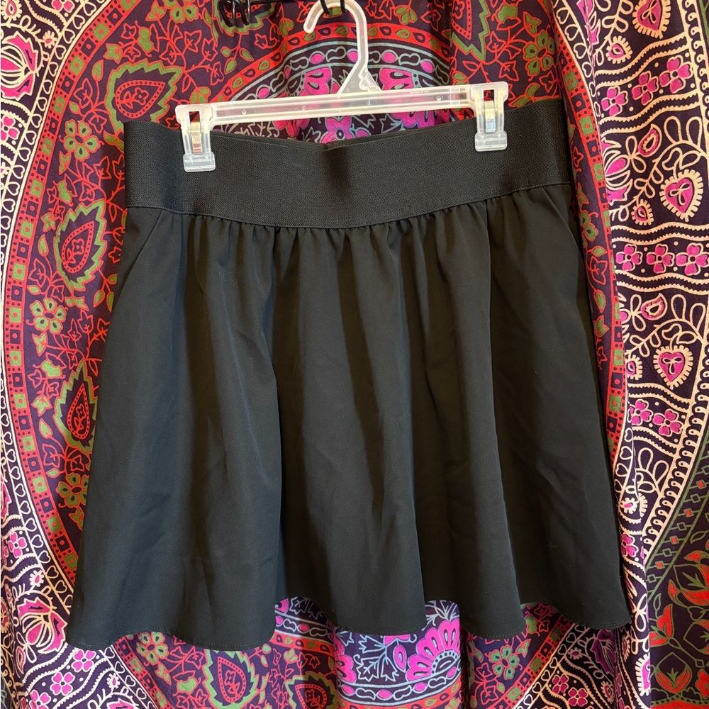 Express Black Ruffled Mini Skirt With Pockets and Elastic Waist Women’s Size L